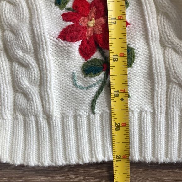 Women’s Vintage Liz Sport White Knit Vest w/ Embroidered Flowers Size Medium - Picture 6 of 11